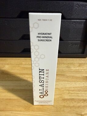 Alastin Skincare Hydratint Pro Mineral Sunscreen - White